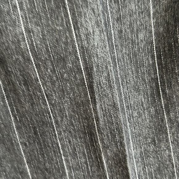 Larry Levine Two Piece Gray and White Pin Stripe Short Sleeve Pant Suit PS - Picture 11 of 12